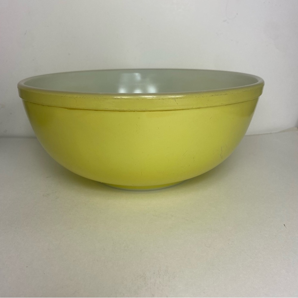 Pyrex Yellow Bakeware Mixing Bowl for Kitchen 4 Qt Early no number